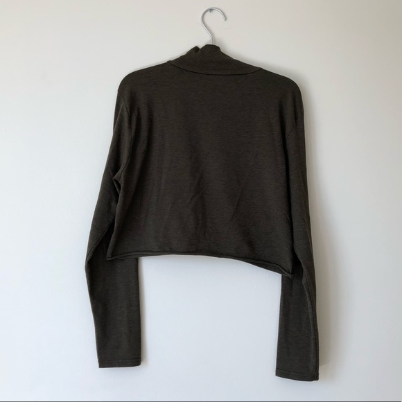 CROP MOCKNECK LONG SLEEVE - Picture 2 of 4